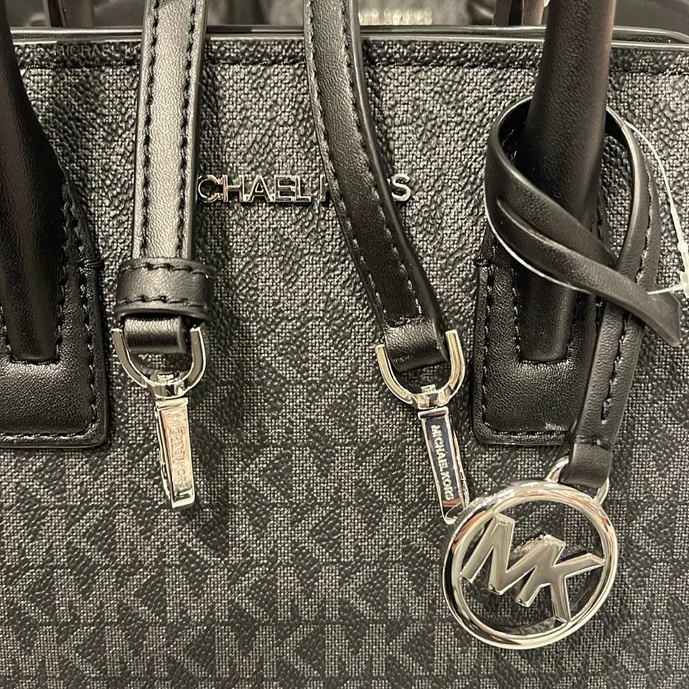 MICHAEL KORS
Avril Small Logo Top-Zip Satchel
COLOR BLACK
NWT - Picture 5 of 16